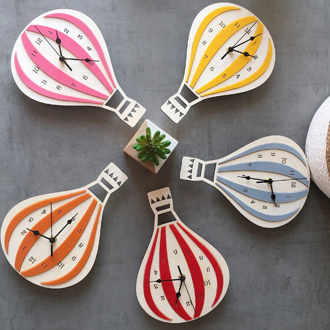 Wanduhr Heißluftballon Holz fürs Kinderzimmer