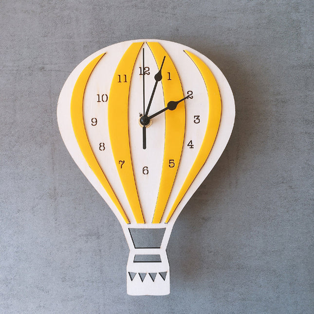 Wanduhr Heißluftballon Holz fürs Kinderzimmer
