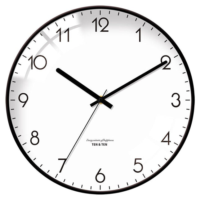 Gewölbte Wanduhr im nordischen Stil