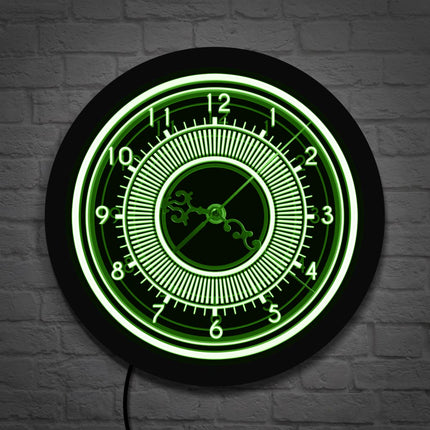 Klassische Wanduhr mit LED-Hintergrundbeleuchtung