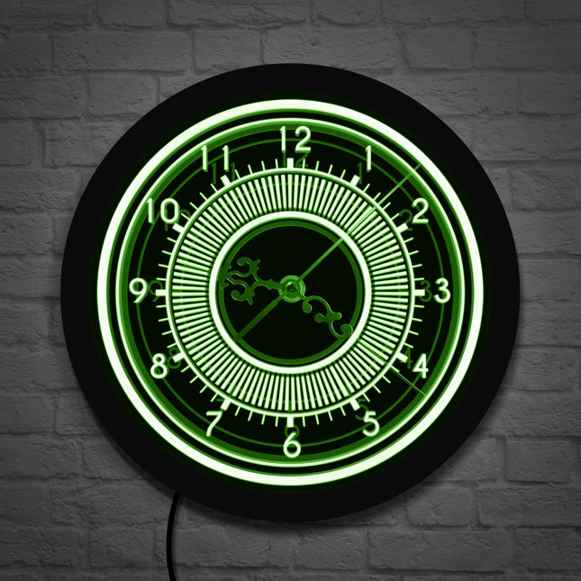 Klassische Wanduhr mit LED-Hintergrundbeleuchtung