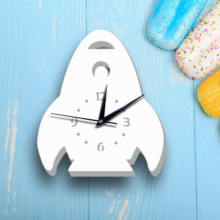 Weiße Kinder Wanduhr in Raketen-Form
