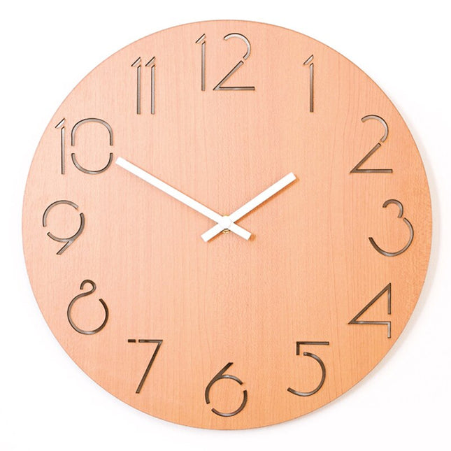 Schwarze Wanduhr Holz mit ausgeschnittenen Zahlen