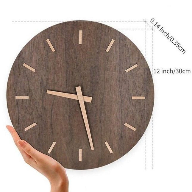 Minimalistische Holzwanduhr ohne Zahlen dunkel