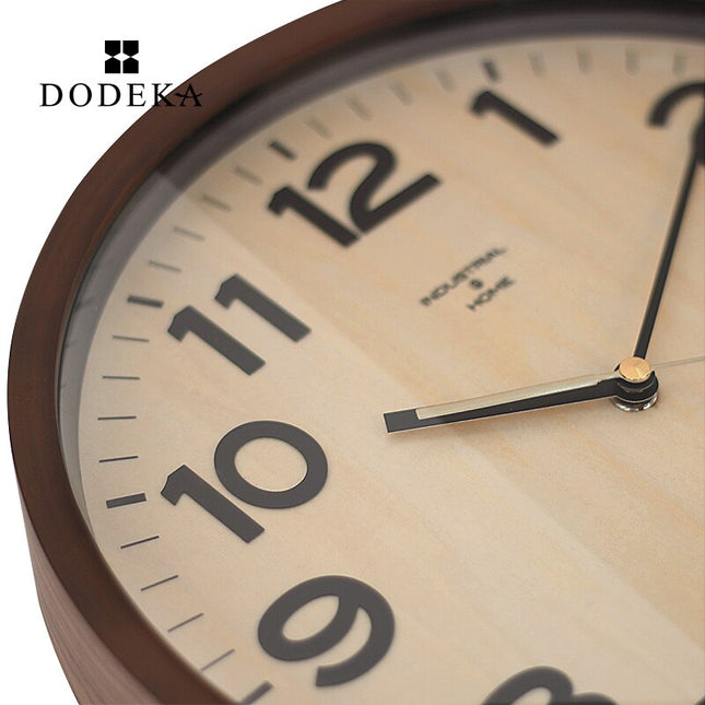 Klassische Wanduhr aus Holz mit Glas