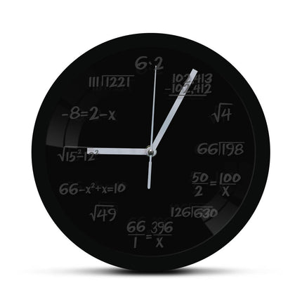 Wanduhr mit mathematischen Formeln und LED