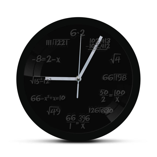 Wanduhr mit mathematischen Formeln und LED