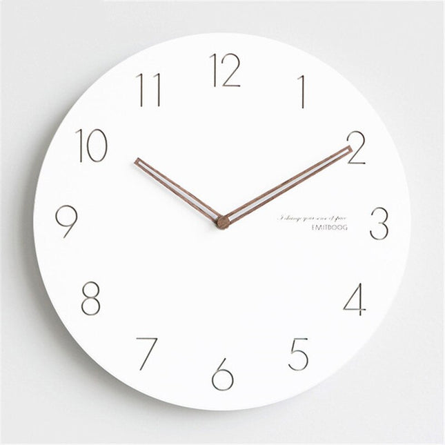 Minimalistische skandinavische Wanduhr leise