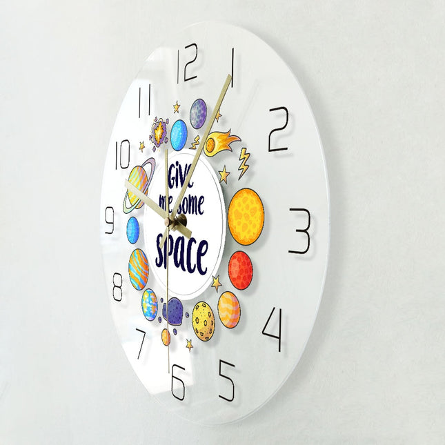 Kinderzimmer-Wanduhr mit Planeten und Sternen