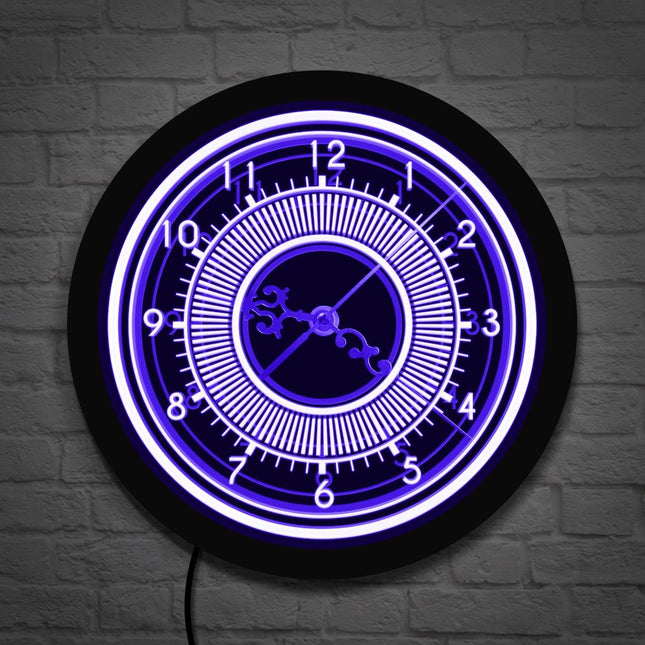 Klassische Wanduhr mit LED-Hintergrundbeleuchtung