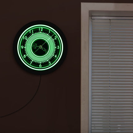 Klassische Wanduhr mit LED-Hintergrundbeleuchtung