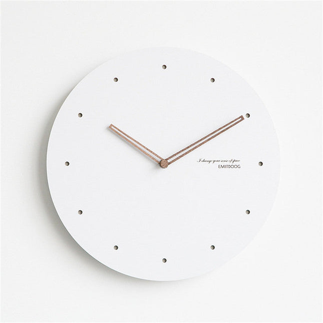 Minimalistische skandinavische Wanduhr leise
