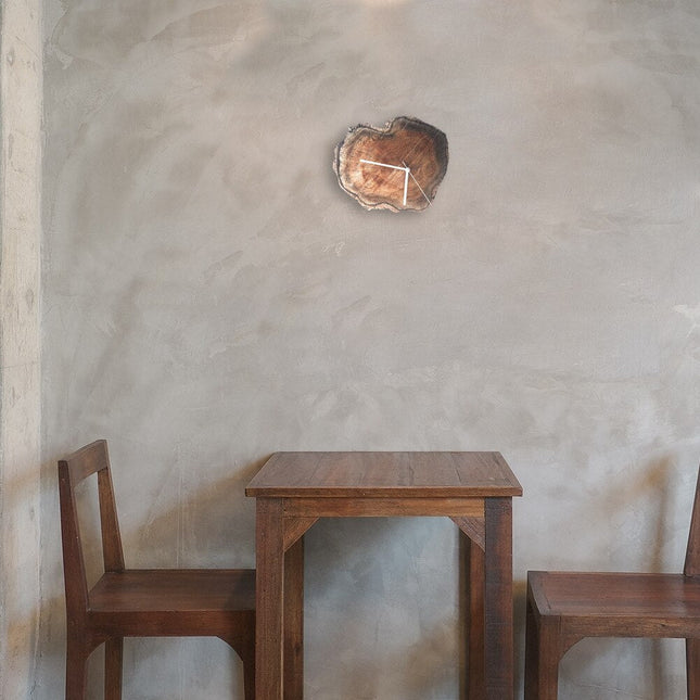 Rustikale Wanduhr aus echter Baumscheibe