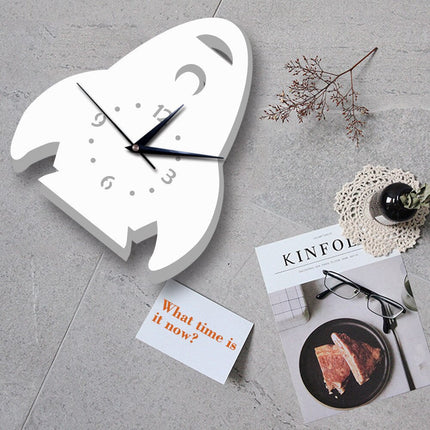 Weiße Kinder Wanduhr in Raketen-Form