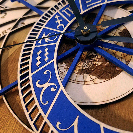 Astronomische Wanduhr aus Holz Blau