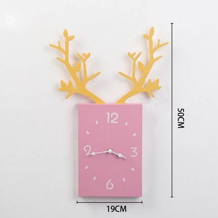 Moderne Wanduhr mit Geweih Design
