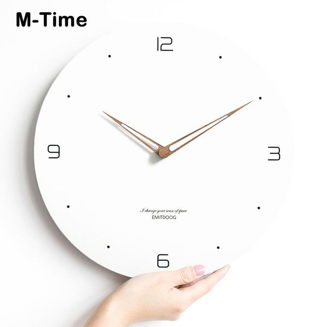 Wanduhr aus Holz weiß gebleicht