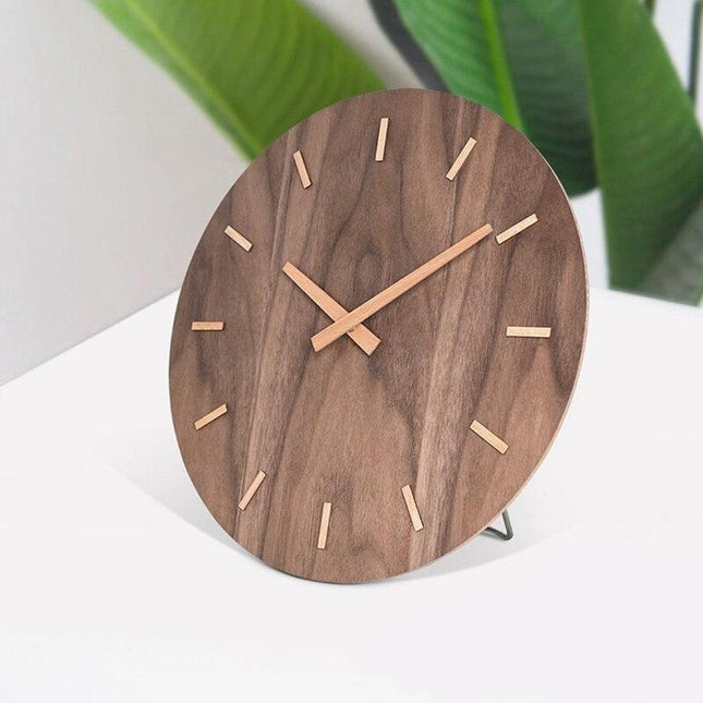 Minimalistische Holzwanduhr ohne Zahlen dunkel
