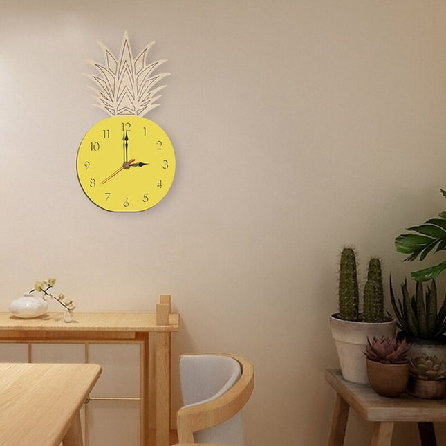 Wanduhr in Ananas Form Holz