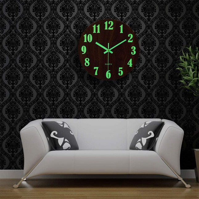 Moderne Wanduhr Holz gut lesbar