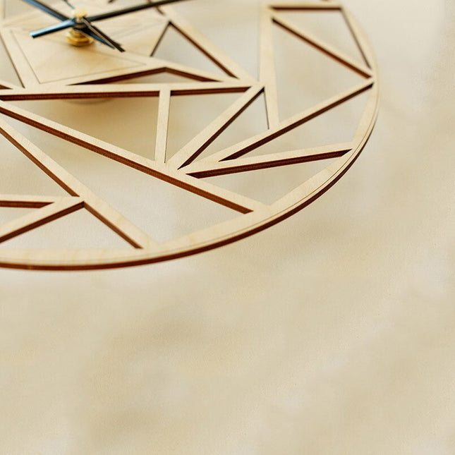 Geometrische Wanduhr Dreiecke aus Holz