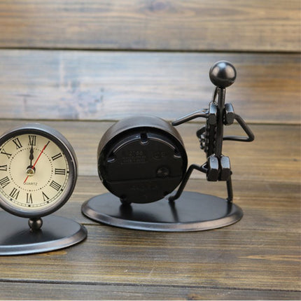 Tischuhr mit Musiker-Figur aus Eisen