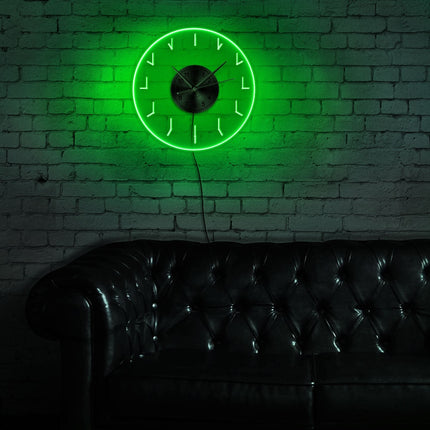 Minimalistische Wanduhr mit LED Hintergrundlicht