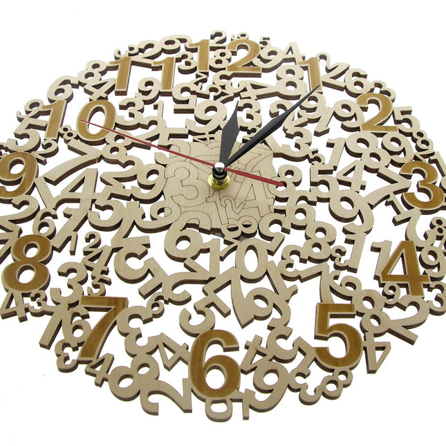 Kreative Wanduhr Holz mit Zahlen