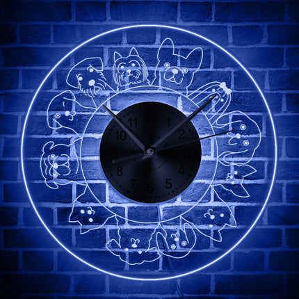 LED Wanduhr mit verschiedenen Hunderassen