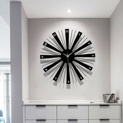 Moderne Wanduhr im schwarzen Propeller-Design