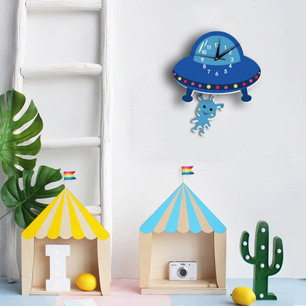 Wanduhr für Babyzimmer Ufo mit Alien