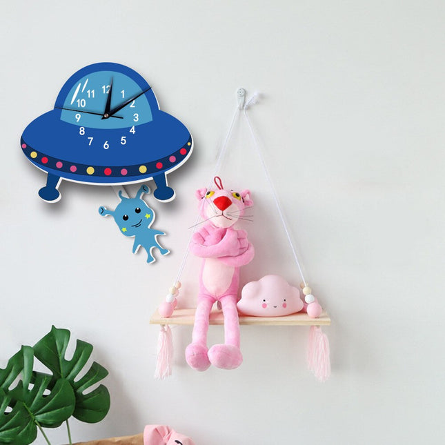 Wanduhr für Babyzimmer Ufo mit Alien