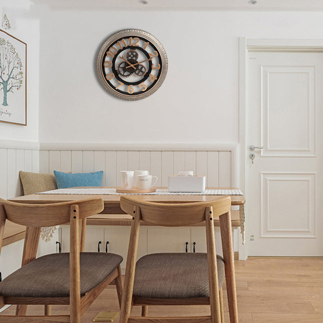 Wanduhr im Reifen-Design mit Zahnrädern