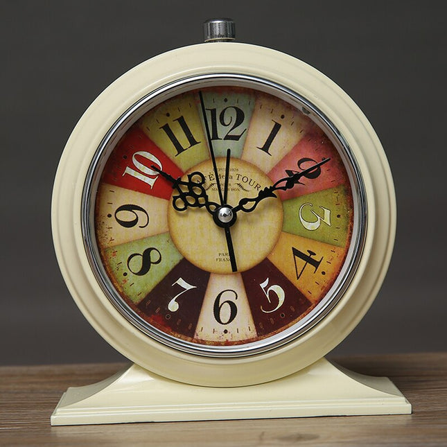 Klassische Tischuhr mit Eiffelturm-Motiv