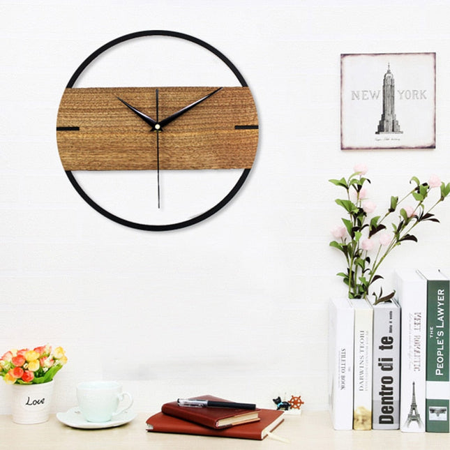 Skandinavische Wanduhr Holz und Metall