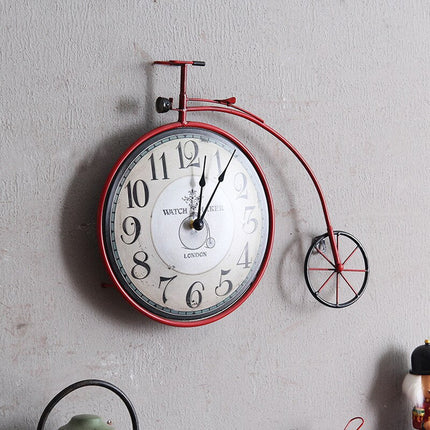 Wanduhr in Hochrad Form Vintage