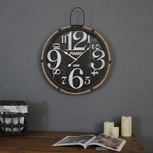 Wanduhr mit Seil im maritimen Stil