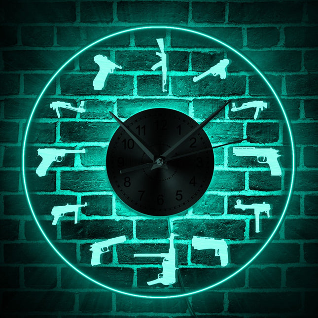 LED Wanduhr mit Waffen und Pistolen