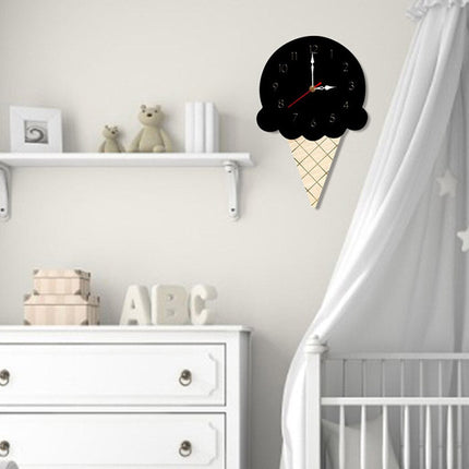 Wanduhr für Kinderzimmer im Eistüten-Design