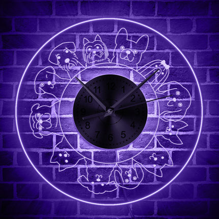 LED Wanduhr mit verschiedenen Hunderassen