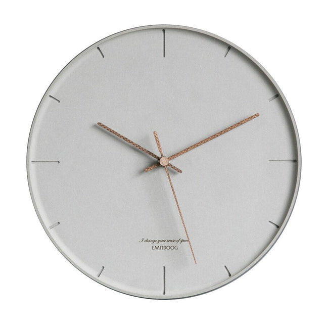 Minimalistische graue Wanduhr schlichtes Design