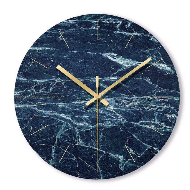Runde Wanduhr in blauer Marmor-Optik