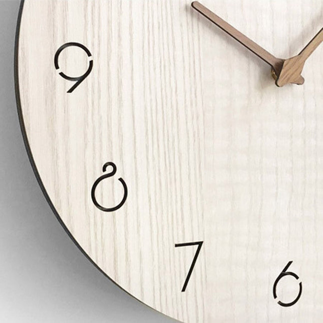 Wanduhr Holz im skandinavischen Design rund