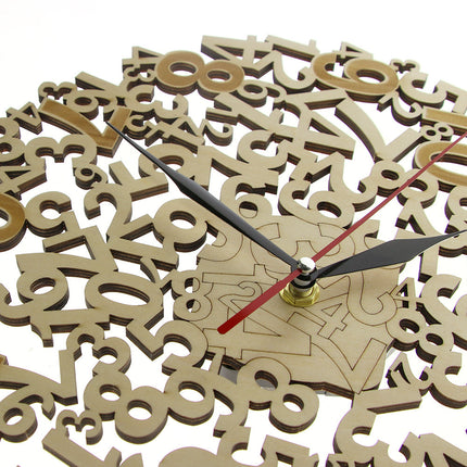 Kreative Wanduhr Holz mit Zahlen