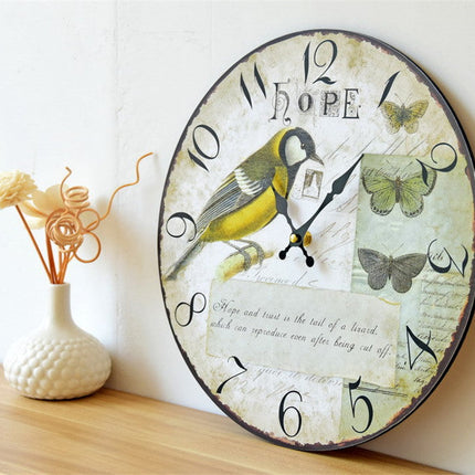 Vintage Wanduhr mit Vogel und Schmetterling