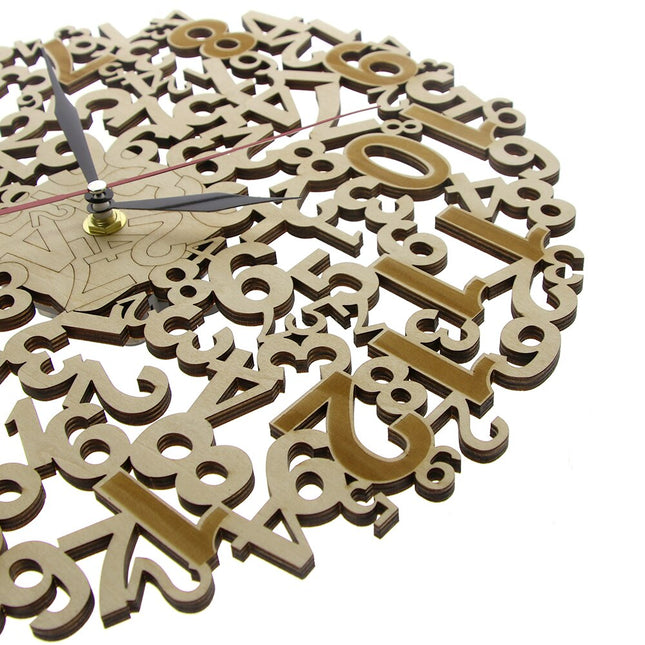 Kreative Wanduhr Holz mit Zahlen