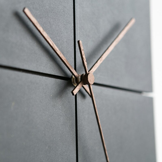 Schwarze skandinavische Wanduhr minimalistisches Design