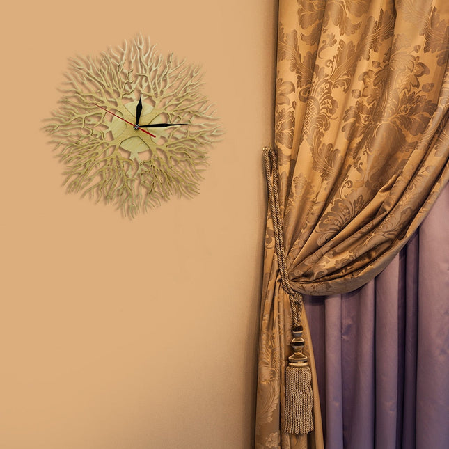 Wanduhr Lebensbaum aus Holz filigran