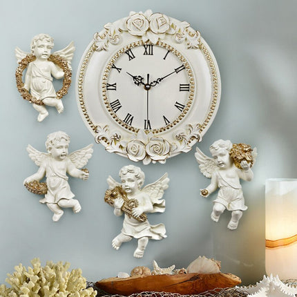 Barocke Wanduhr mit filigranen Rosen