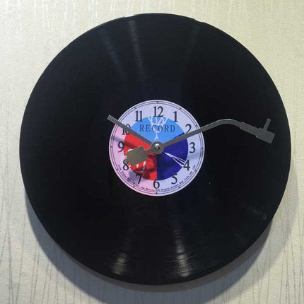 Schallplattenuhr im Plattenspieler Retro Design